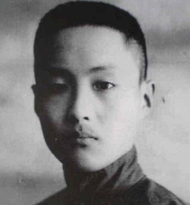 孔德成:出生时军队保护产房,国家鸣礼炮13响,百天便当官