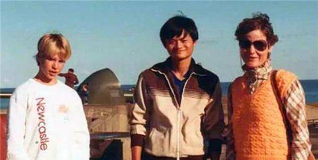 当年在马云落难时,一对夫妇给了他200块钱,后来怎么样了?