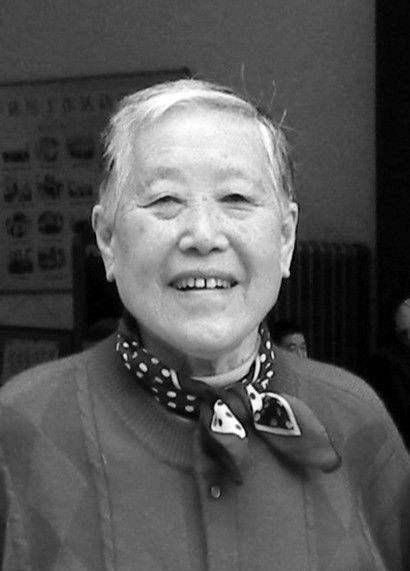 后来在许燕吉两岁的时候举家迁移香港,那时的香港非常繁华,许地山所赚