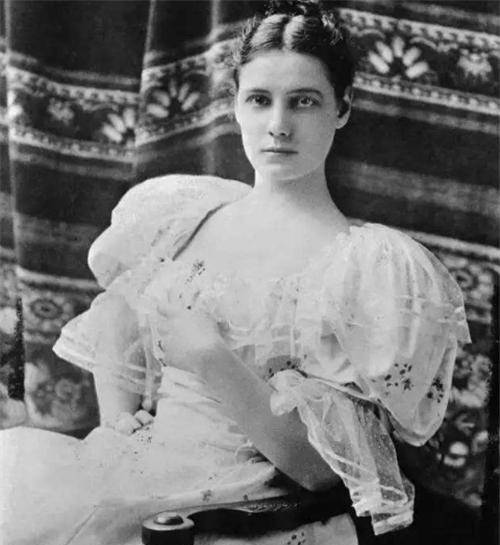 女记者装疯混入精神病院,体验10天"黑暗"生活,获救时已认不出