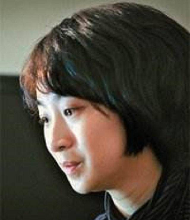 丈夫牺牲后,31岁心理学女教师被特招入伍,得到军队"特殊照顾"_庞洪雨