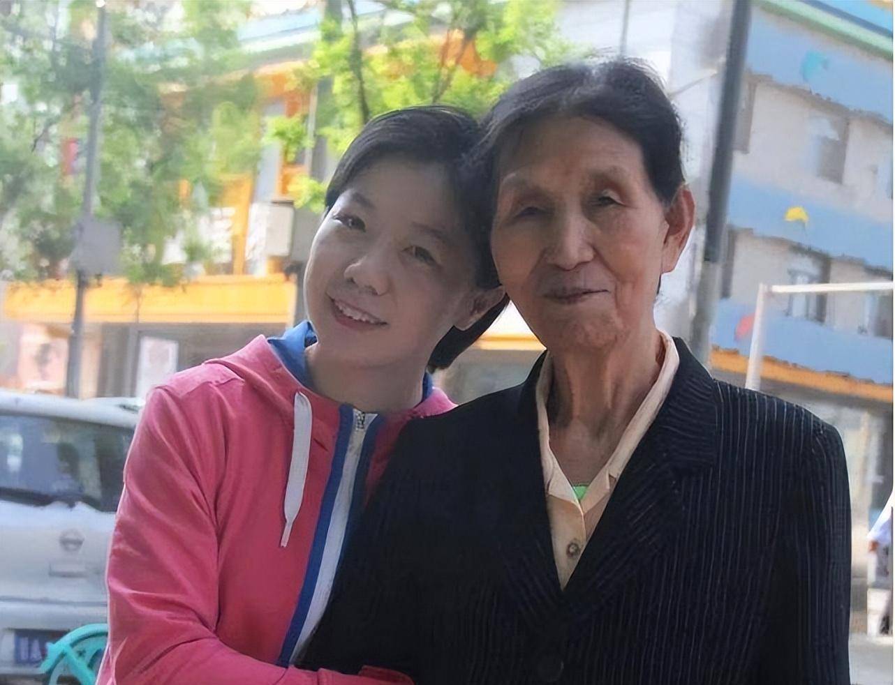 独臂女孩高思恩:被拾荒老人收养27年,读研毕业,又成国家运动员