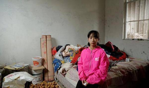 当年,山东5岁女孩被母亲卖到山区,堂哥找到她后说:你妈太可怕