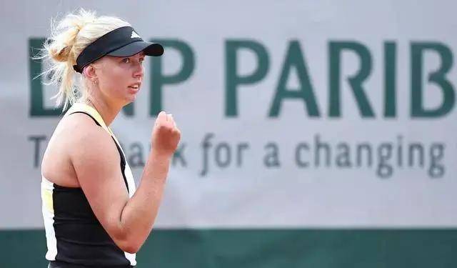 肯宁曾夺得2020年澳网冠军,法网最好的战绩是亚军.