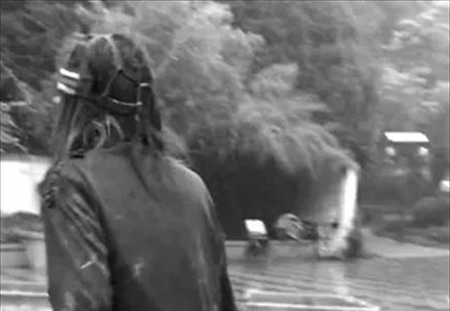 人贩子为躲避抓捕,男扮女装两次嫁人,却因生不出孩子暴露身份