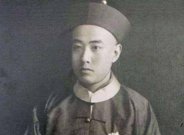 在和列强签订的协议之中,奕劻和李鸿章签下了丧权辱国的《辛丑条约》