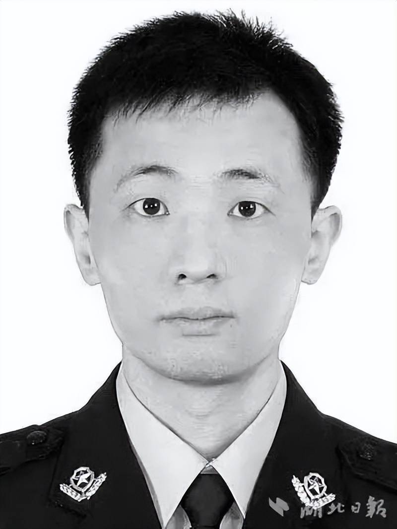 英雄警察邱建军:永远铭记的忠诚与勇敢