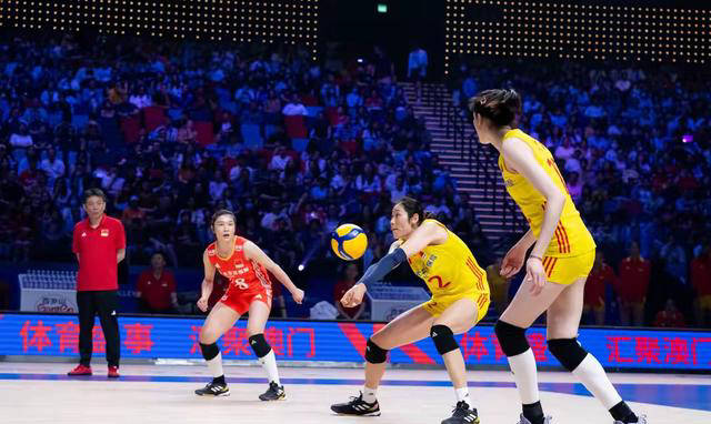 朱婷领衔中国女排完胜泰国，展现神级领导与战术眼光-朱婷接任中国女排