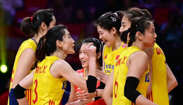 中国女排大胜泰国,朱婷表现出色赢得赞誉