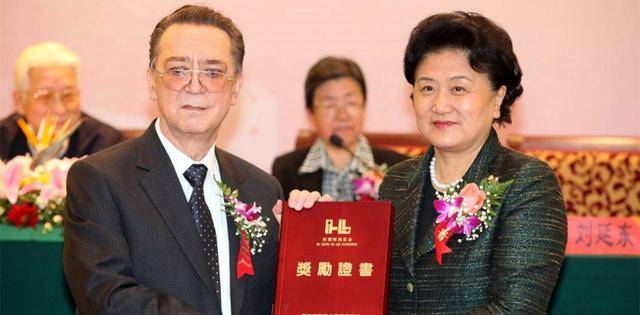 那个高考成绩接近满分,却被清华北大拒收的王德民,后来怎样了?