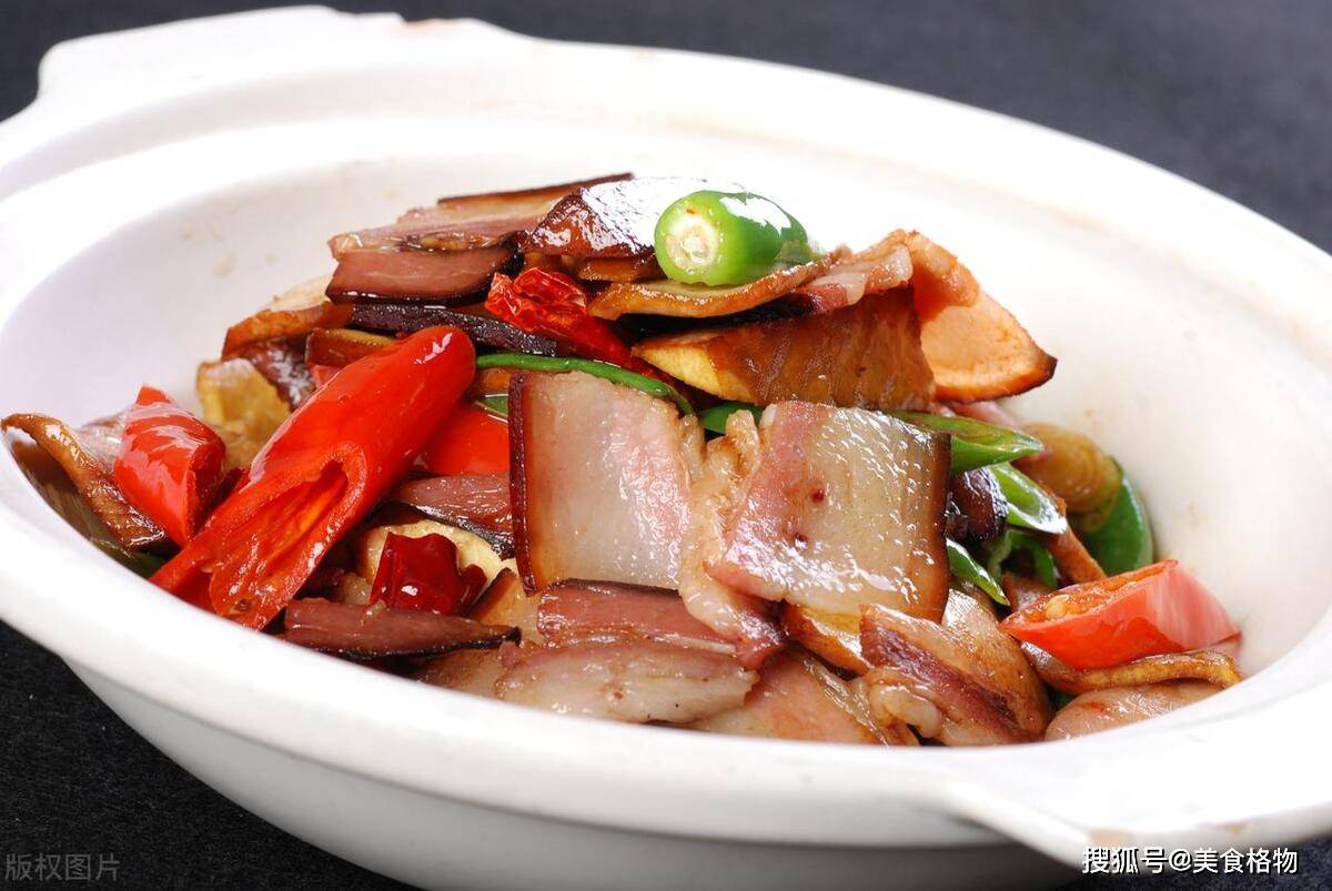 炒腊肉,最忌切片直接炒,多做2步,腊肉又香又嫩,不齁咸
