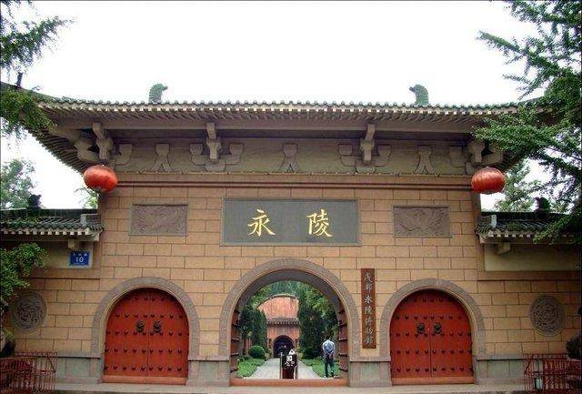 它位于关外辽宁省新宾满族自治县永陵镇西北启运山脚下,这里埋葬着清