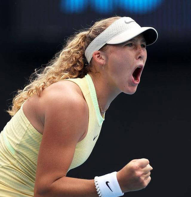 16岁天才少女小安德烈娃横扫斯特恩斯,网友盛赞比郑钦文更强