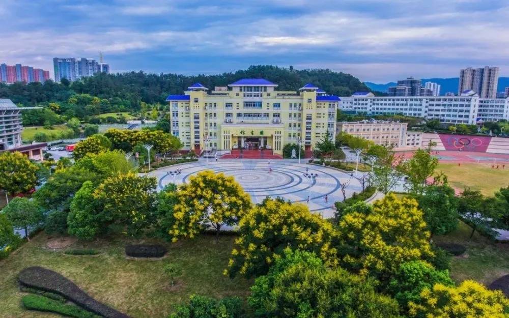 从历史发展沿革来看,湖北医药学院和同济医科大学有着密不可分的关系