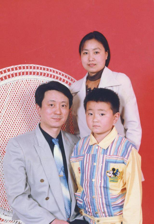 任长霞丈夫:为普通民众免费打官司,去世时年仅45岁,与妻子合葬_卫春晓