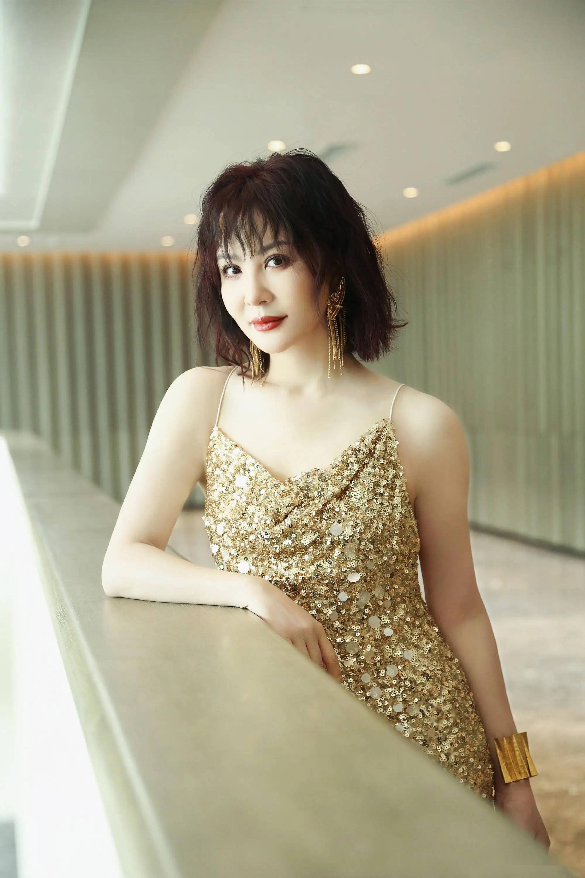 美艳动人陶虹写真,女神的性感风采,让人顶不住的诱惑!