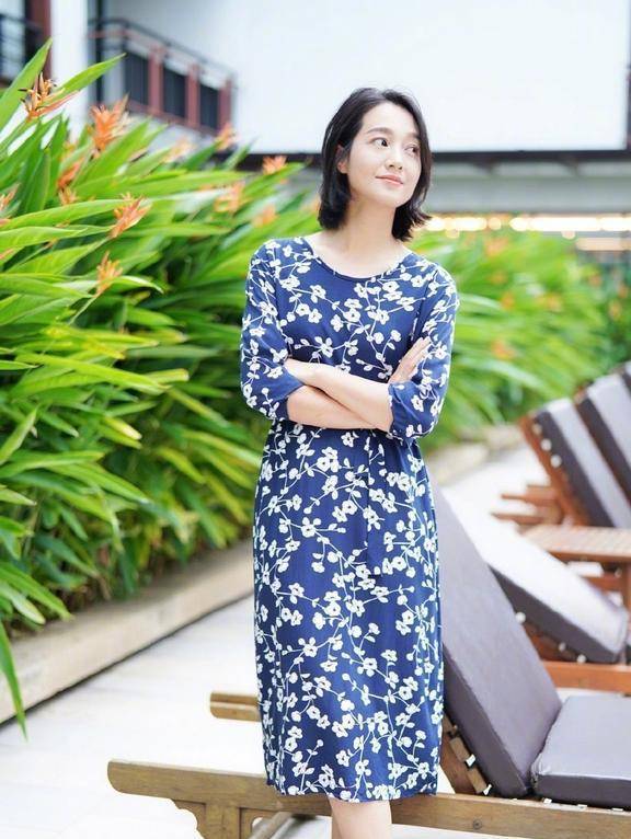 连换四套裙装风格百变,活成38岁女人最美的样子