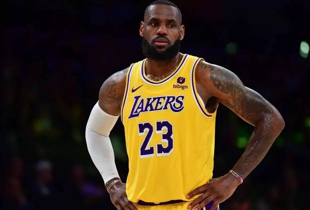 为留住詹姆斯不惜下血本,紫金军团争冠已无可能,下赛赛季该何去何从?