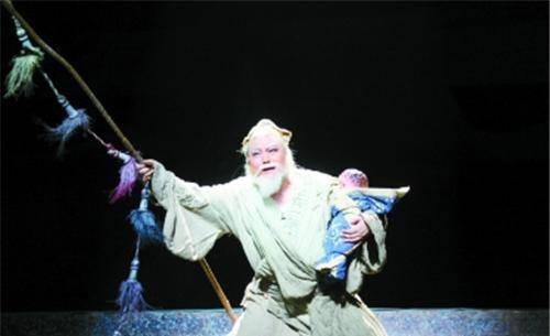 他是清朝两广总督,却被英国人送到印度,还关在玻璃笼中供人参观