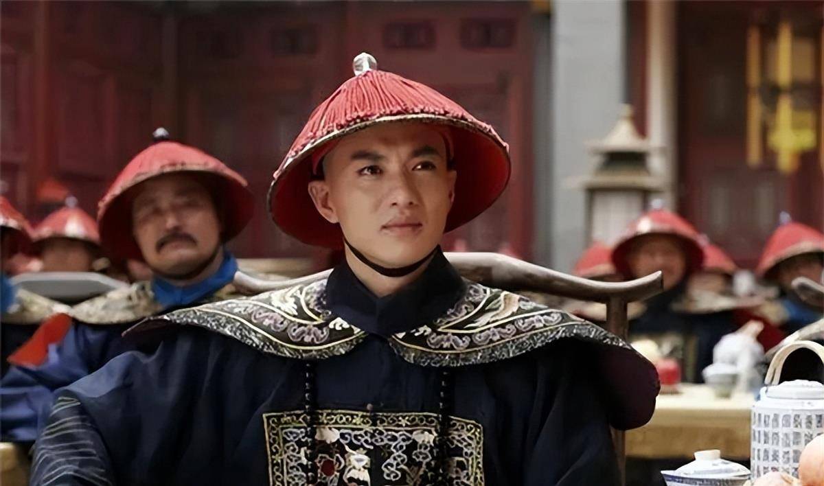 老农办丧事突降暴雨,一老人路过:要出大官,几十年后果真应验