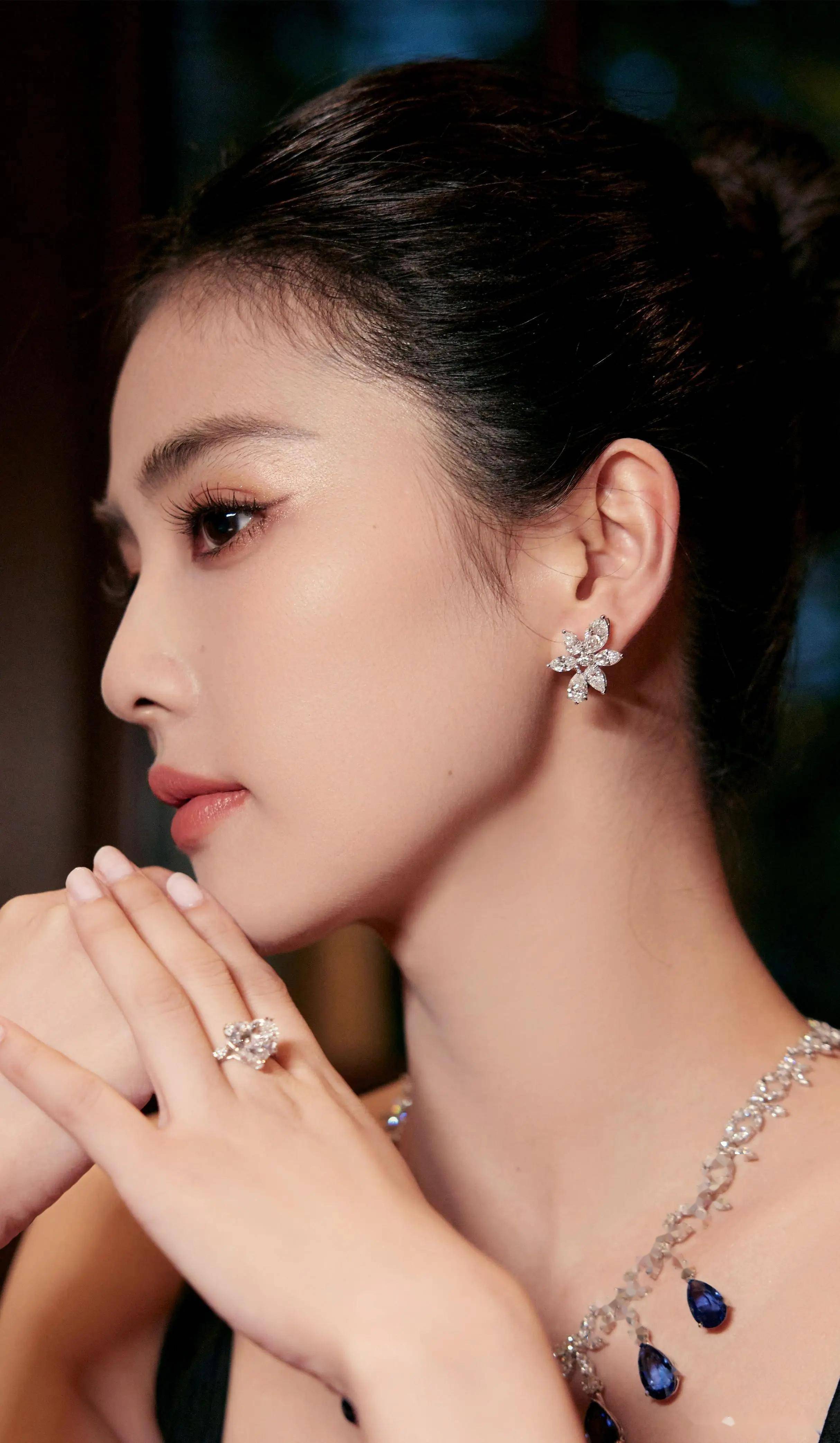 美得惊人白鹿,写真中的内娱尤物,性感魅力,无可救药的吸引力!