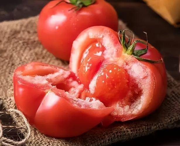 一48岁男子天天吃西红柿,坚持一年后,结果让医生都羡慕不已