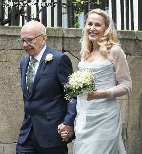 杰丽·霍尔93岁前夫鲁伯特·默多克第5次结婚,第3任妻子邓文迪撮合