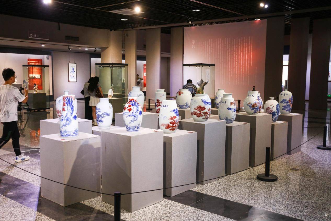 中国陶瓷艺术大师聂乐春艺术回顾展在景德镇美术馆开幕!