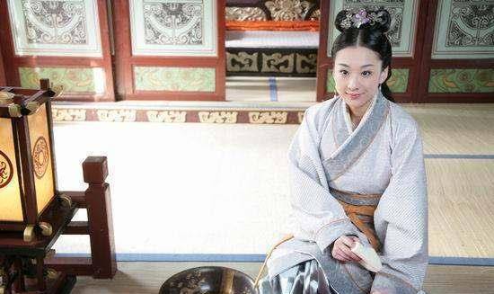 宋仁宗感觉有些疲倦,便让御膳房做了几碗米饭,宫女为皇后盛了一碗,宋