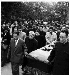 实在是中国人的恶习,这样既占有耕地而且还容易发生盗墓,经润山经营