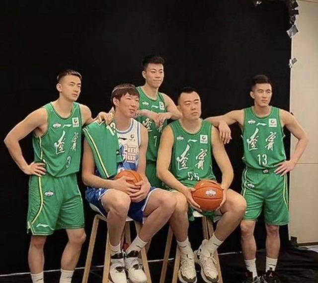 广东宏远篮球:周琦未定续约,辽篮争夺不切实际,胡明轩