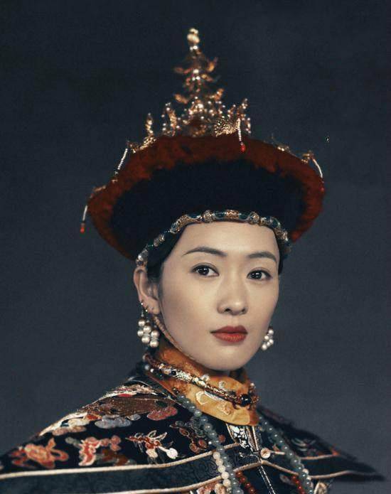 她本是包衣宫女出身,嫁给乾隆后只用一年,成了仅次于皇后的贵妃