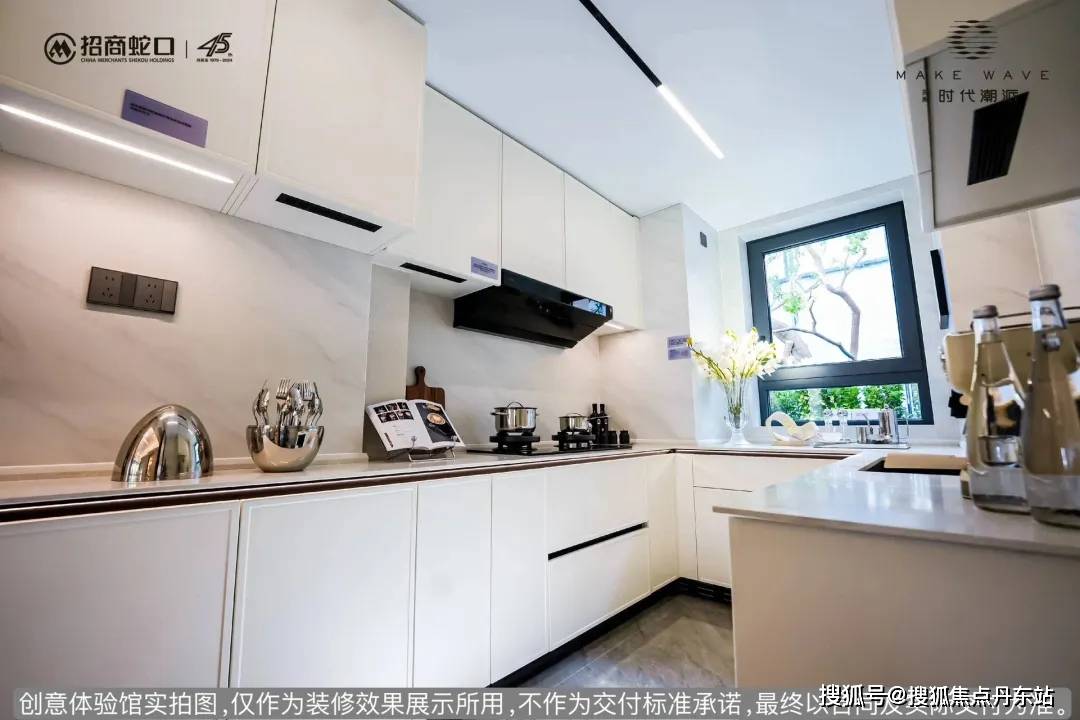 海派花砖昭示着已经到家了～主卧及餐客厅的弧形吊顶,将一抹海派风情