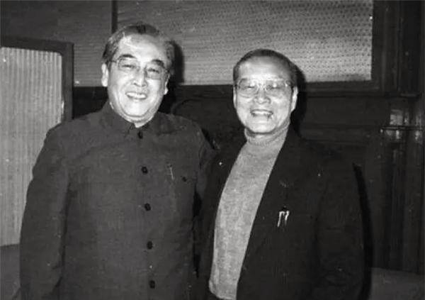 再婚恩爱16载,晚年他却执意去找前妻,妻子得知苦笑:我知他隐痛