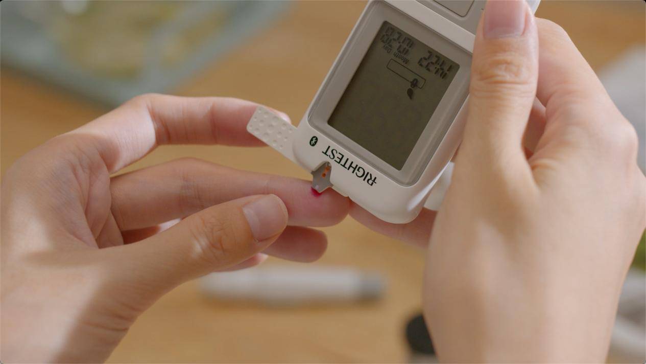 "自己测血糖要经常扎针手指,什么牌的血糖仪痛感小?