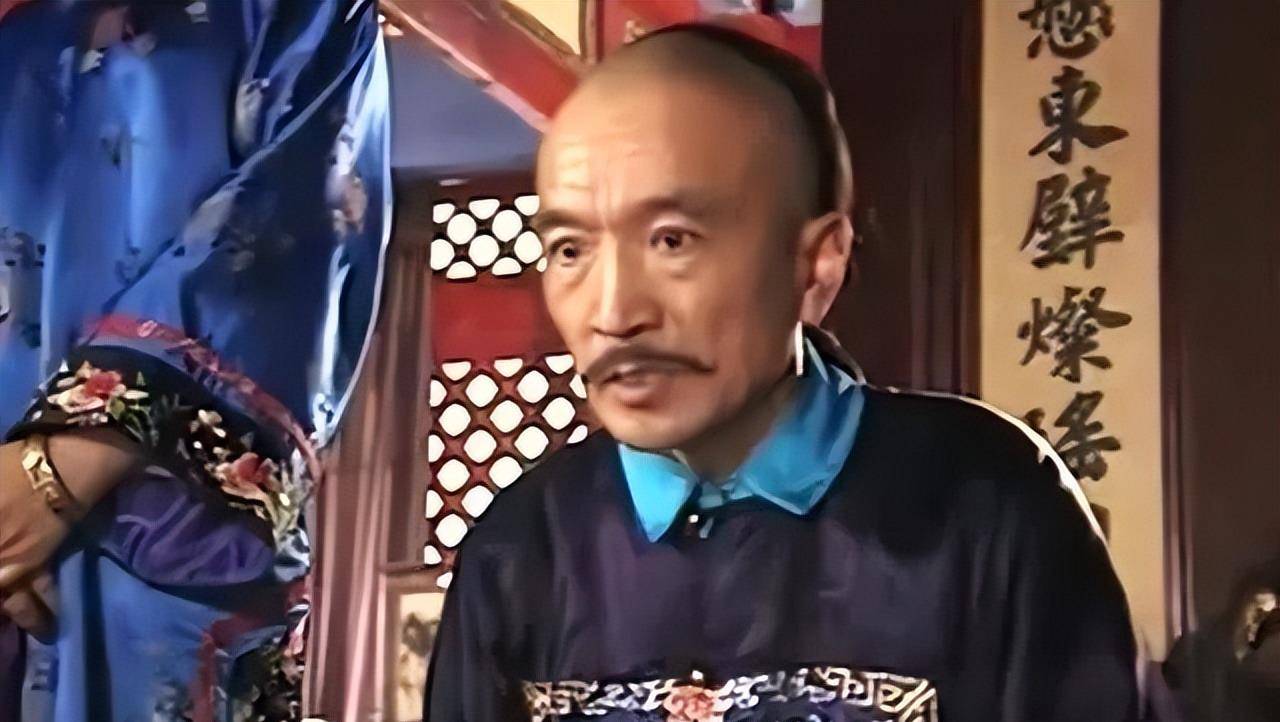 真实的刘墉是个官二代,不是罗锅,也不会正面与和珅硬刚