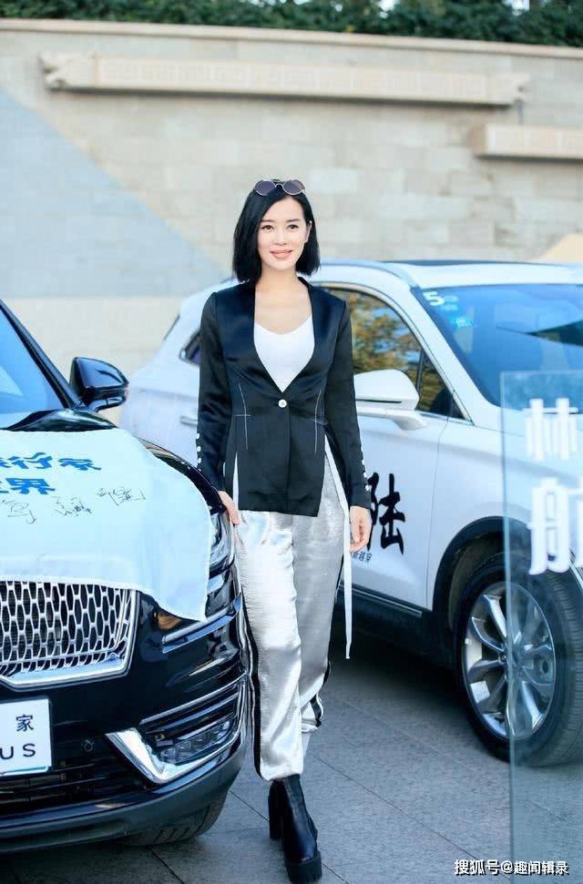 她曾把黄渤吻到害羞,与导演同居12年遭丢弃,如今身价40亿_余男_魅力