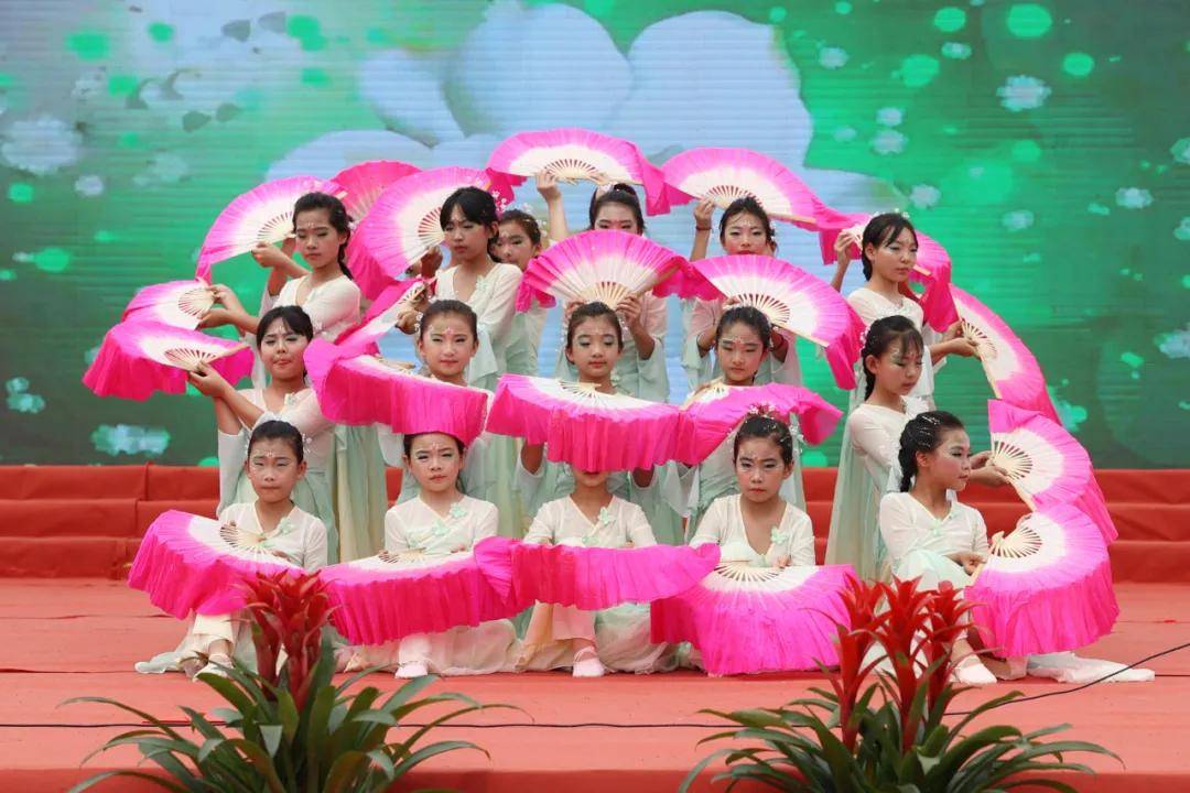 尤克里里弹奏情景剧《留守的希望》《热血燃》啦啦操《加油amigo》