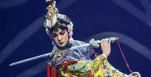 男旦:中国戏曲的"反串艺术",凝聚时代特色,形成典型艺术特征