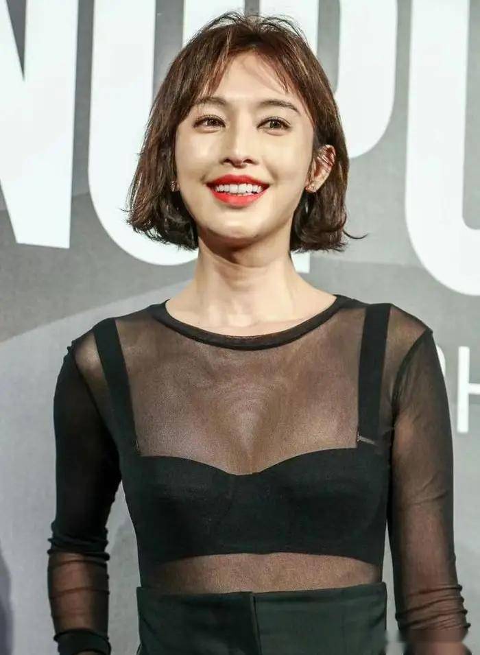 张俪魅力39岁女神写真,这身材着实顶不住,美貌才华兼备!