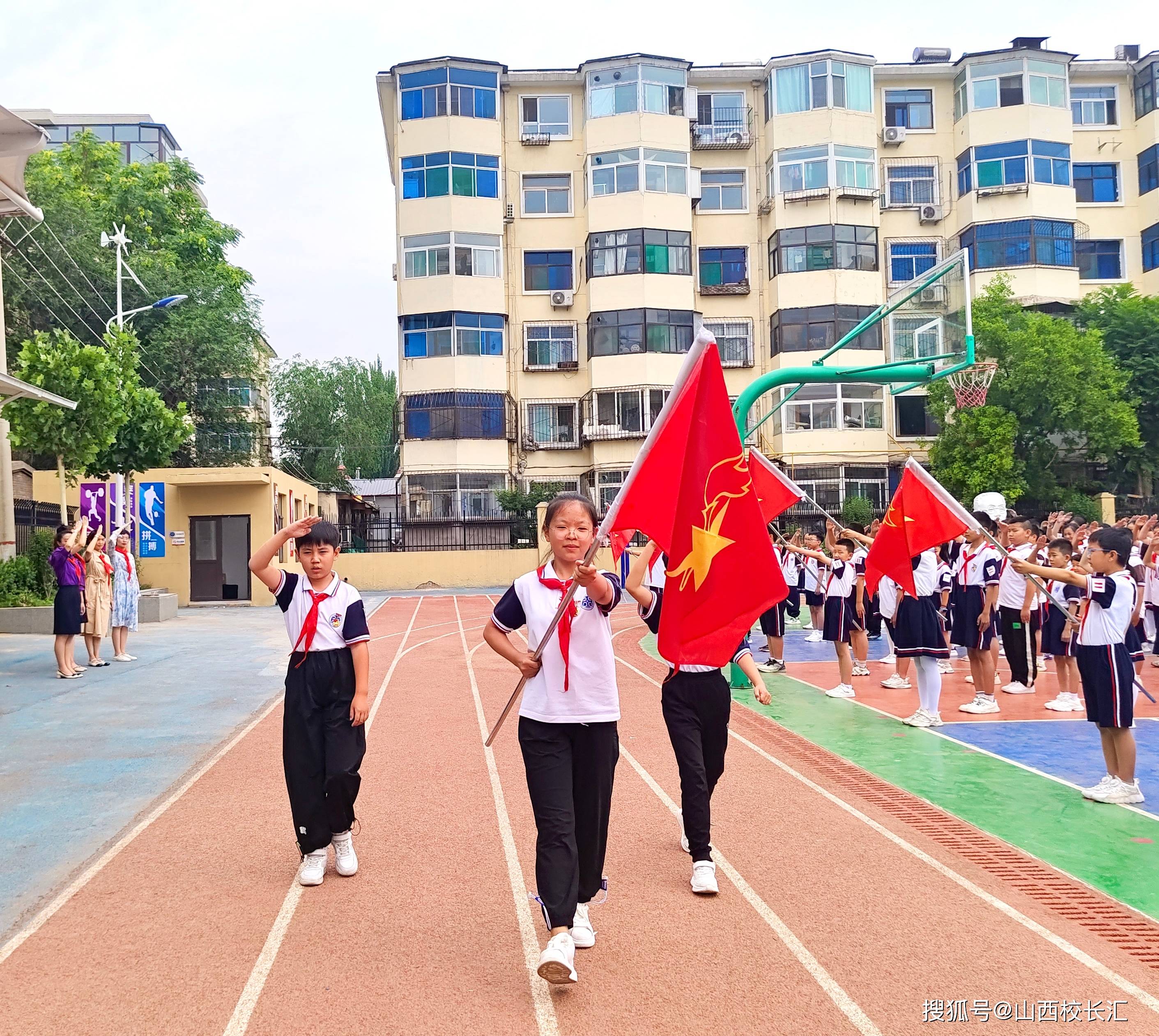 红领巾爱祖国 太原杏花岭区享堂西街小学少先队入队仪式暨红领巾奖章