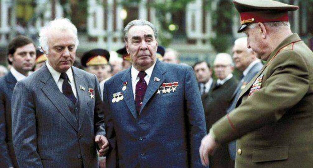 总统,将国家建成世界最强国,却至今备受争议_勃列日涅夫_苏联_盛世之