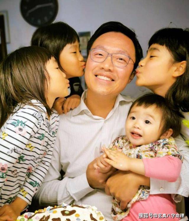 港大毕业影视歌三栖,嫁区议员住豪宅生四女,48岁身材依旧fit