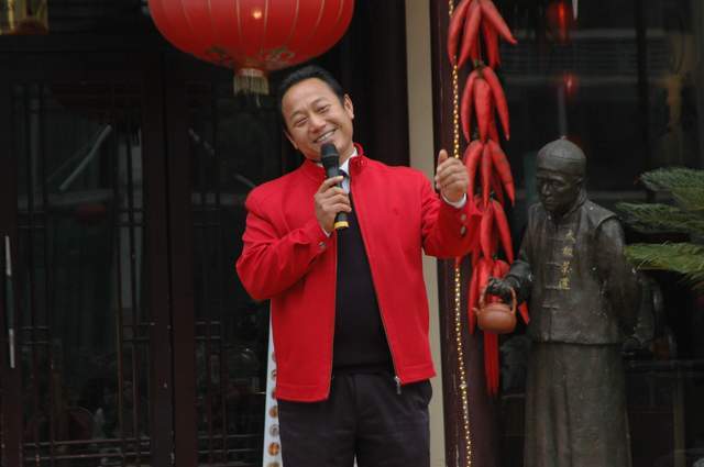 湖北宜昌出了个农民"打白佬",他用快板讲故事,搞笑幽默胜相声_刘地华