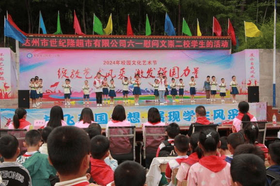 文崇二校副书记罗江涛同志对其表达了欢迎与感谢,感谢世纪隆超市有限