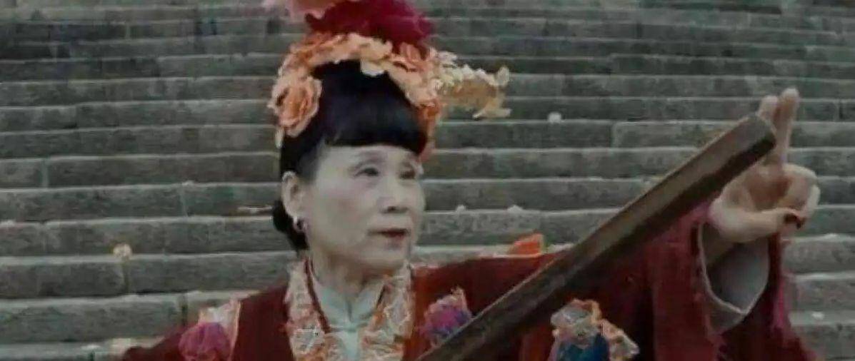 1986年,山东一女子自立王朝当皇帝,养4名少年为妃,最后被枪毙_晁正坤