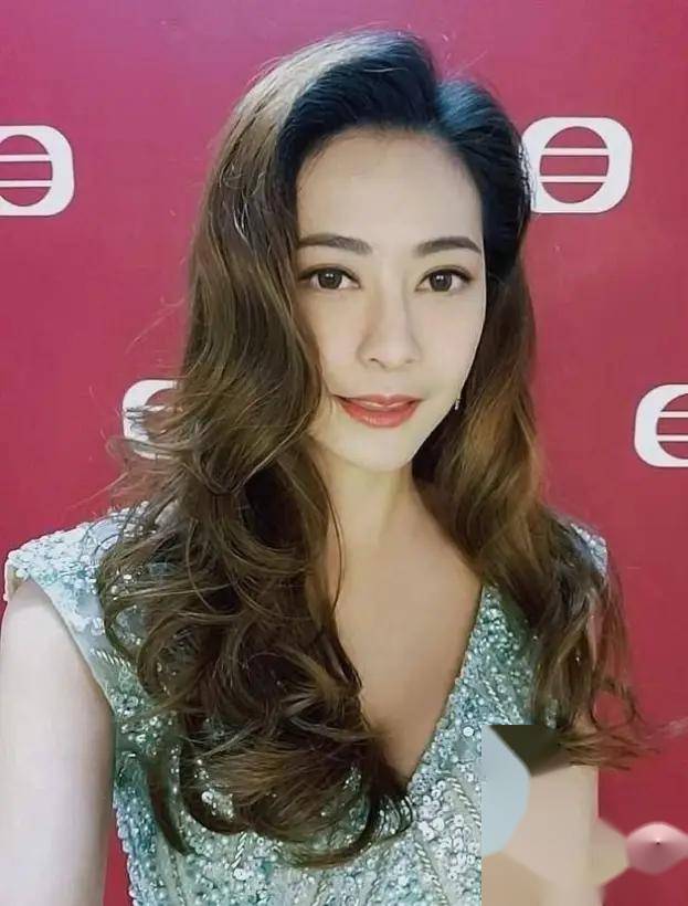 [刘芷希戴萌写真大公开,33岁女神的颜值与身材,性感迷人!
