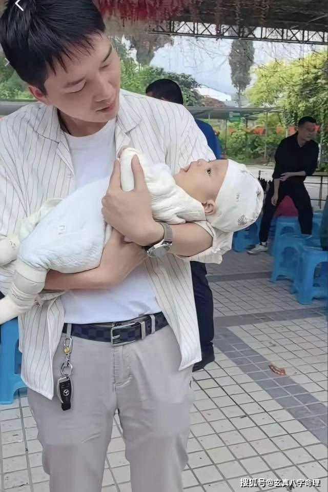 寻亲家长的不易:邓博坦言无资格原谅,郭威缺乏体谅心