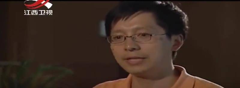 里面,赵小燕和赵小庄姐弟最近因为鬼打墙事件被折磨的是吃不好睡不着