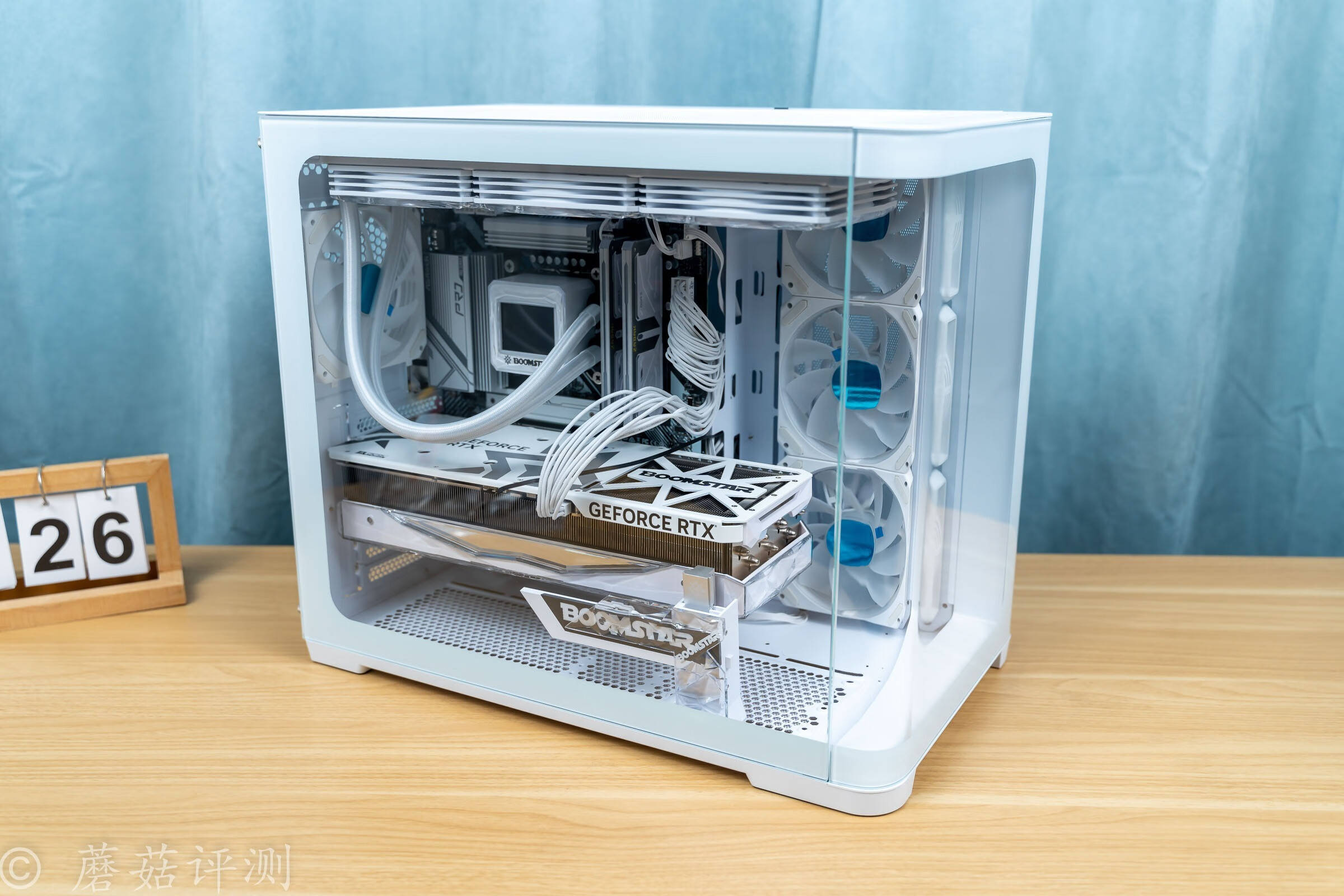 稍微弯曲一点点,视觉观感提升不止一点,先马轨迹海景房机箱 体验评测